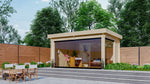 Moderne achtertuin met een stijlvol houten houten tuinhuis - Tuinkantoor Interflex G4434 488 x 340 x 251 cm, eethoek buiten en weelderig groen onder een helderblauwe lucht.
